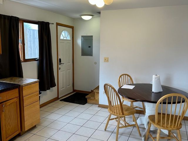 915 E Oakton Street A, Des Plaines, IL 60018