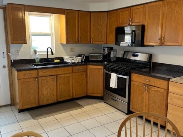 915 E Oakton Street A, Des Plaines, IL 60018