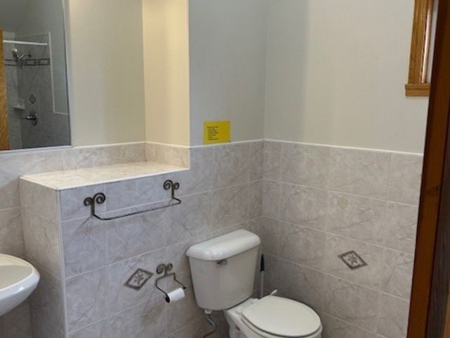 915 E Oakton Street A, Des Plaines, IL 60018