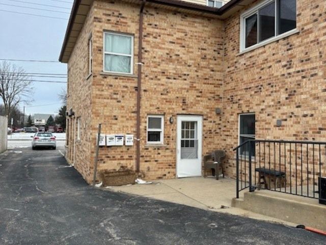 915 E Oakton Street A, Des Plaines, IL 60018