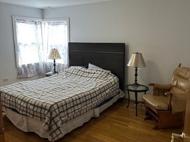 915 E Oakton Street A, Des Plaines, IL 60018