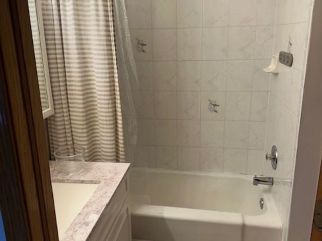 915 E Oakton Street A, Des Plaines, IL 60018