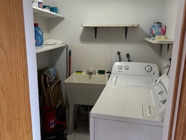 915 E Oakton Street A, Des Plaines, IL 60018