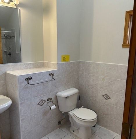 915 E Oakton Street A, Des Plaines, IL 60018