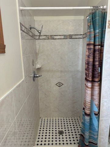 915 E Oakton Street A, Des Plaines, IL 60018