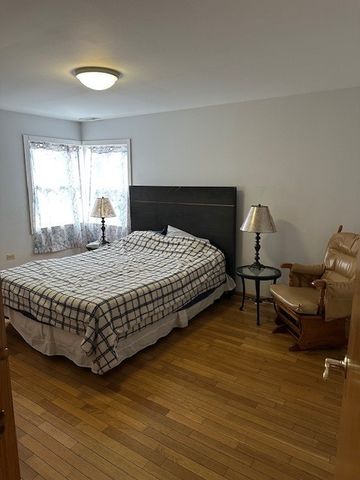 915 E Oakton Street A, Des Plaines, IL 60018