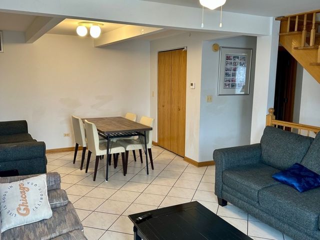 915 E Oakton Street A, Des Plaines, IL 60018