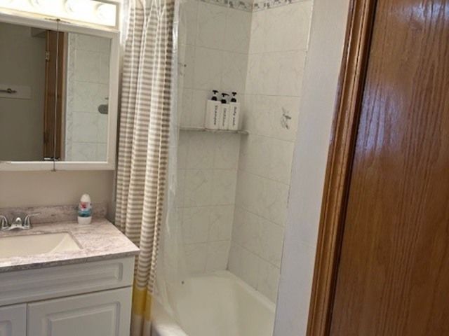 915 E Oakton Street A, Des Plaines, IL 60018