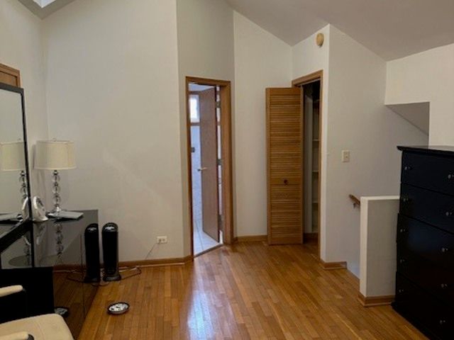 915 E Oakton Street A, Des Plaines, IL 60018