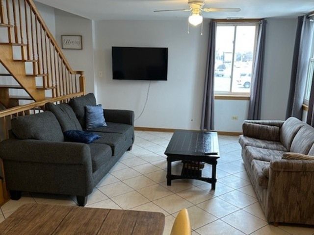 915 E Oakton Street A, Des Plaines, IL 60018