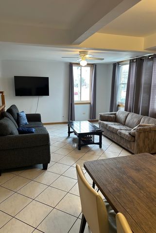 915 E Oakton Street A, Des Plaines, IL 60018