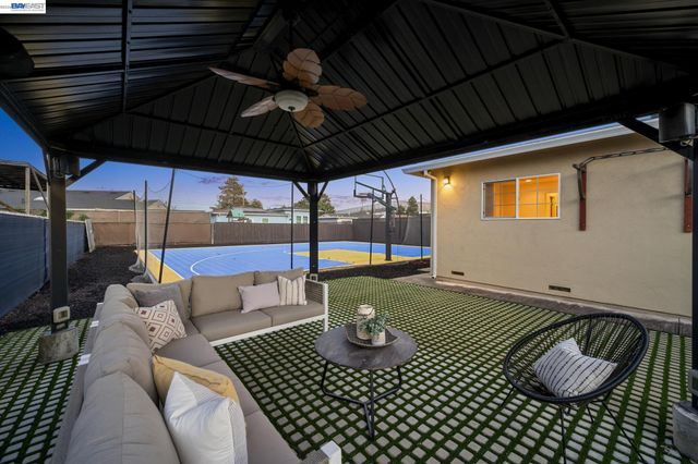 21132 Tyee Ct, Castro Valley, CA 94546