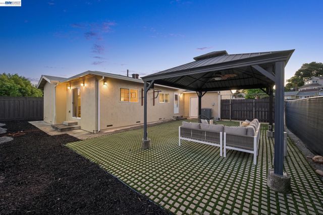 21132 Tyee Ct, Castro Valley, CA 94546