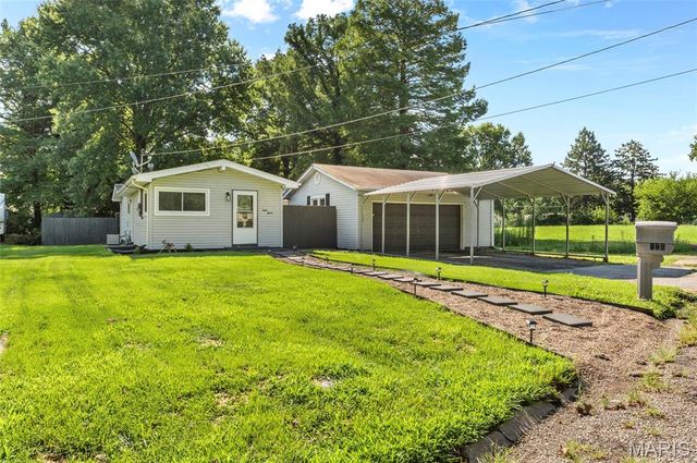 815 Southmoor Place, Godfrey, IL 62035