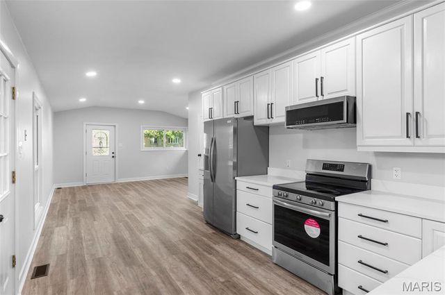 815 Southmoor Place, Godfrey, IL 62035