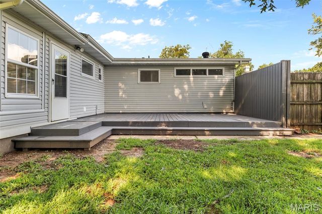 815 Southmoor Place, Godfrey, IL 62035