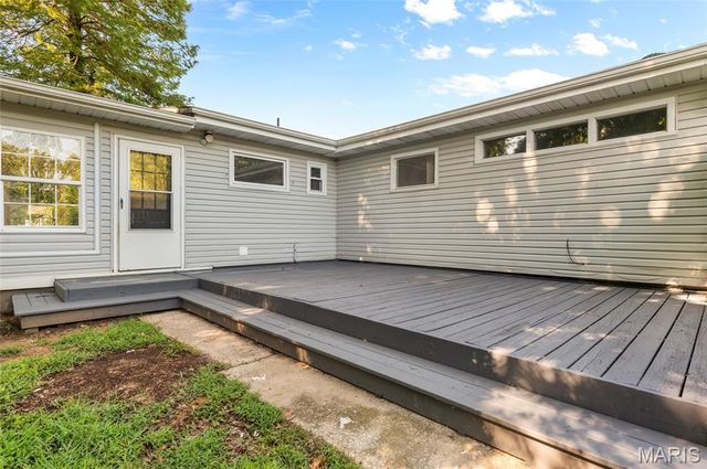 815 Southmoor Place, Godfrey, IL 62035