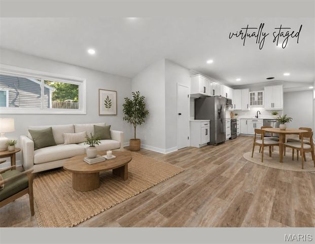 815 Southmoor Place, Godfrey, IL 62035