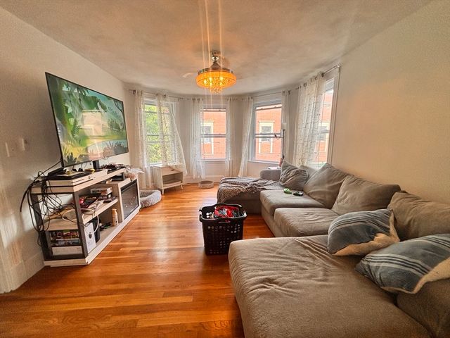 3 Fayette St 2, Cambridge, MA 02139