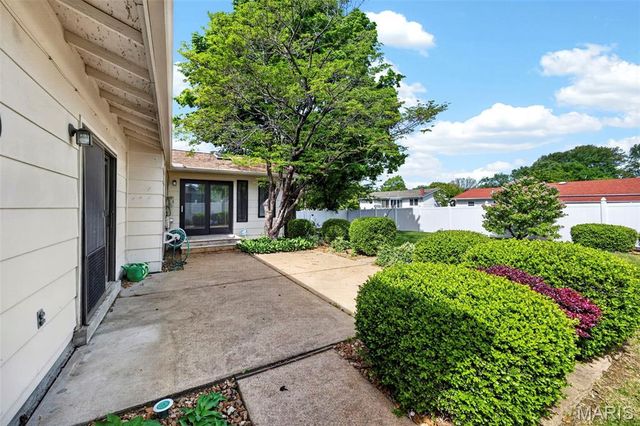 313 Gum Tree Drive, St Charles, MO 63301