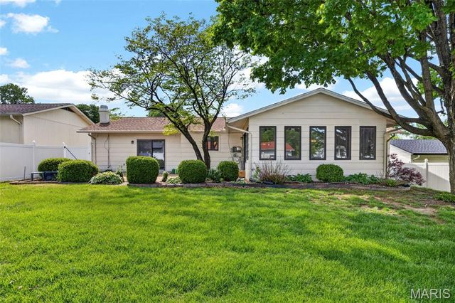 313 Gum Tree Drive, St Charles, MO 63301