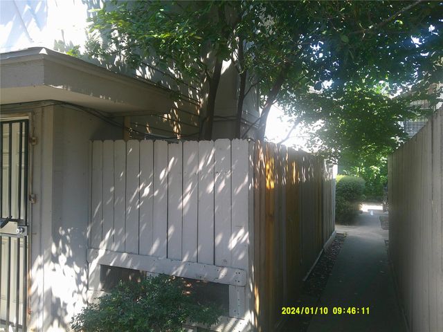 5670 Birchmont Drive C, Houston, TX 77091