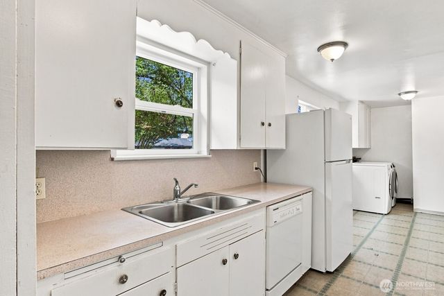 3839 145th Avenue SE, Bellevue, WA 98006
