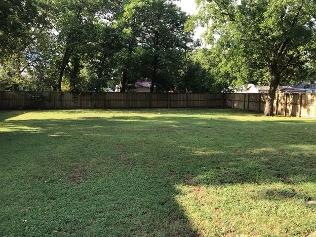 1824 N Binkley Street, Sherman, TX 75092