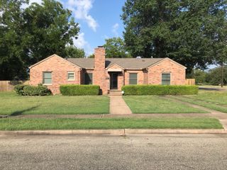 1824 N Binkley Street, Sherman, TX 75092
