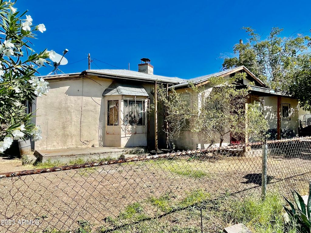 Image 1 of property listing at 231 E SECOND Avenue, Hayden, AZ 85135
