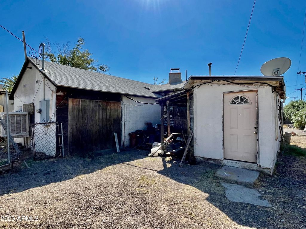 Image 18 of property listing at 231 E SECOND Avenue, Hayden, AZ 85135