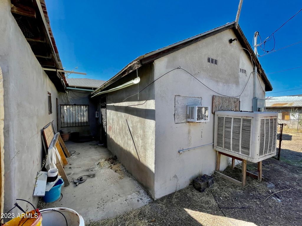 Image 19 of property listing at 231 E SECOND Avenue, Hayden, AZ 85135