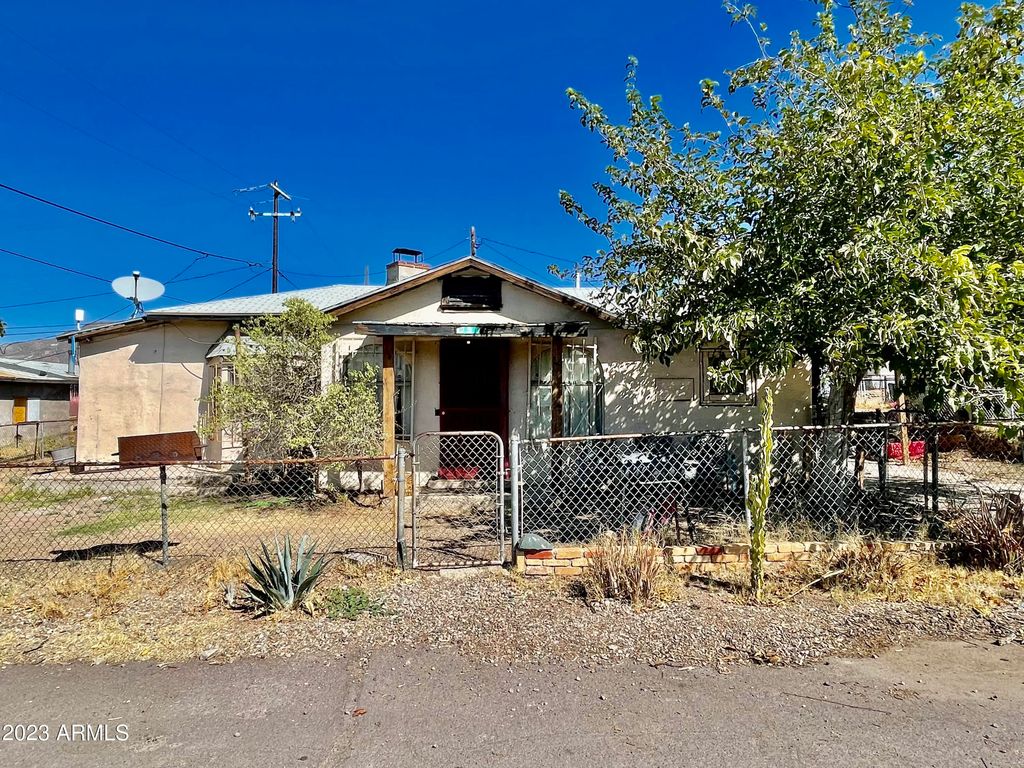 Image 2 of property listing at 231 E SECOND Avenue, Hayden, AZ 85135