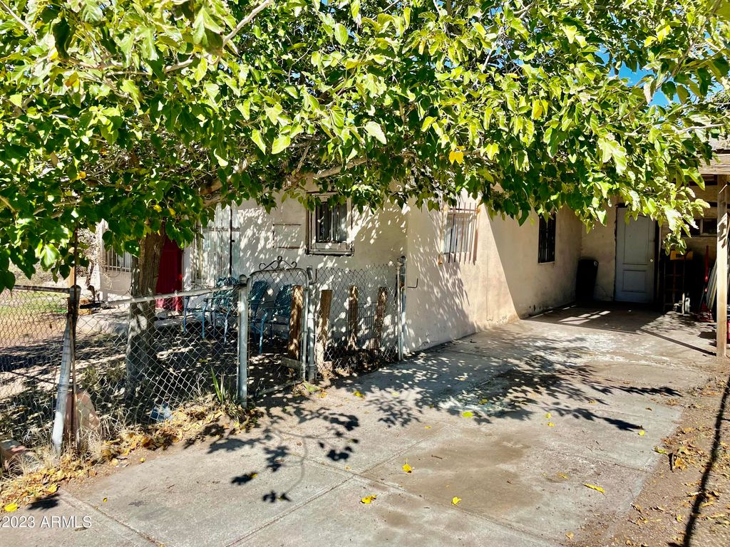 Image 3 of property listing at 231 E SECOND Avenue, Hayden, AZ 85135