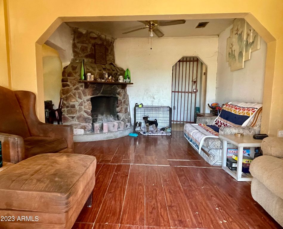 Image 4 of property listing at 231 E SECOND Avenue, Hayden, AZ 85135