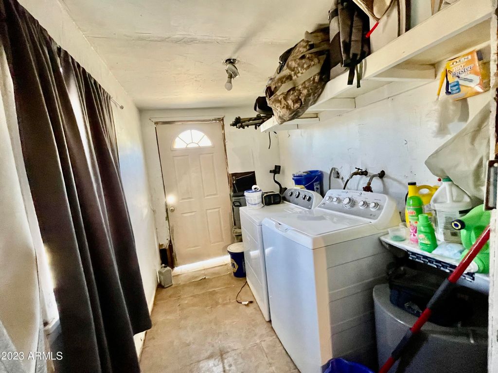 Image 8 of property listing at 231 E SECOND Avenue, Hayden, AZ 85135