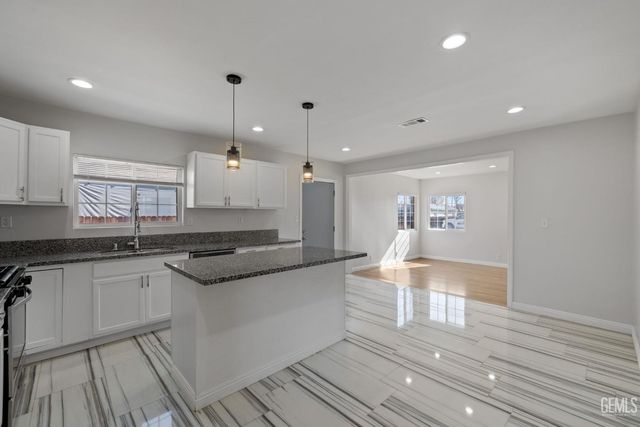 9930 Holland Street, Bakersfield, CA 93312