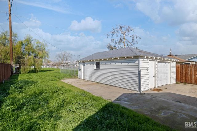 9930 Holland Street, Bakersfield, CA 93312