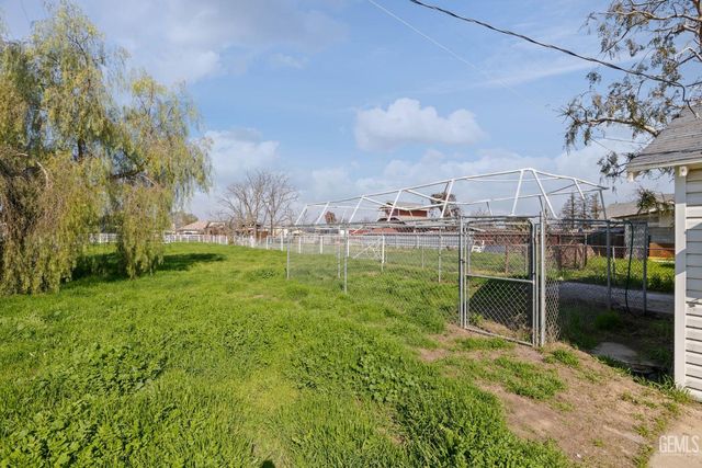 9930 Holland Street, Bakersfield, CA 93312