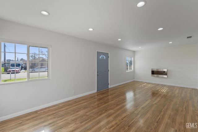 9930 Holland Street, Bakersfield, CA 93312