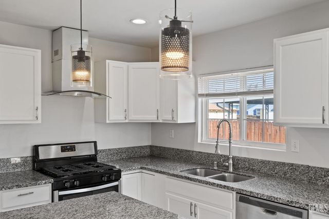 9930 Holland Street, Bakersfield, CA 93312