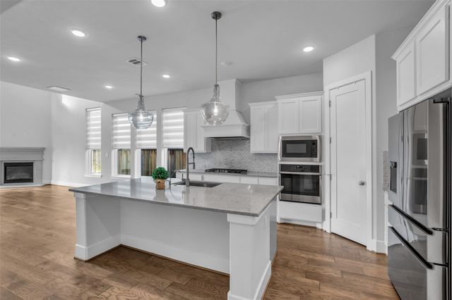 16 Clearview Terrace Place, The Woodlands, TX 77375