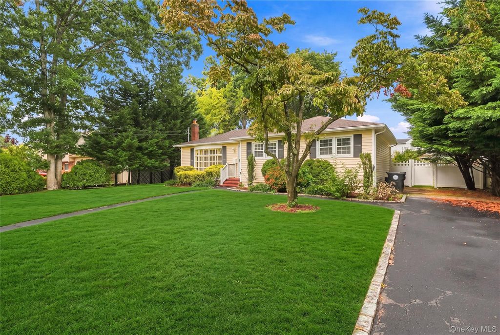 23 Roy Avenue, West Islip, NY 11795 — photo 2