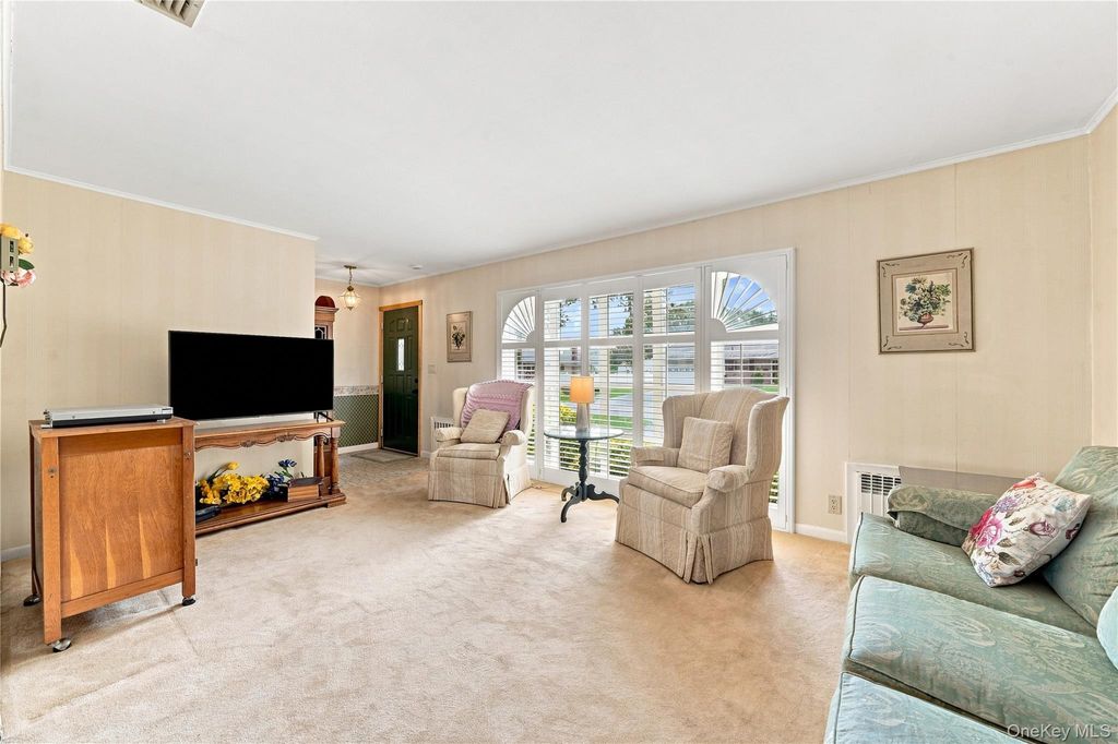 23 Roy Avenue, West Islip, NY 11795 — photo 3