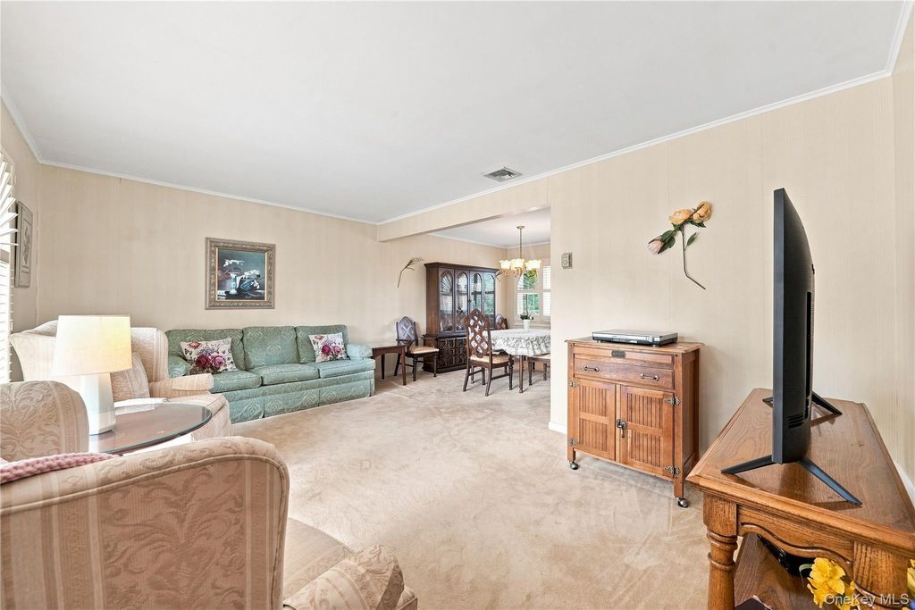 23 Roy Avenue, West Islip, NY 11795 — photo 4