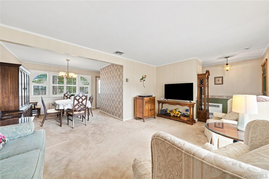 23 Roy Avenue, West Islip, NY 11795 — photo 5