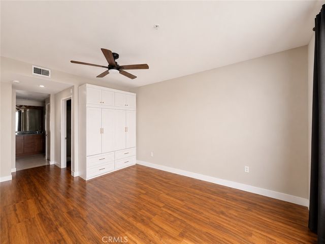21301 Erwin Street 322, Woodland Hills, CA 91367