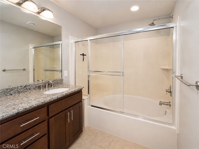 21301 Erwin Street 322, Woodland Hills, CA 91367
