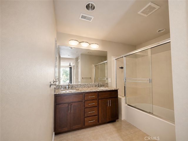 21301 Erwin Street 322, Woodland Hills, CA 91367