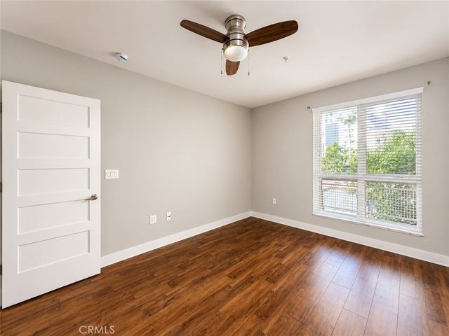 21301 Erwin Street 322, Woodland Hills, CA 91367
